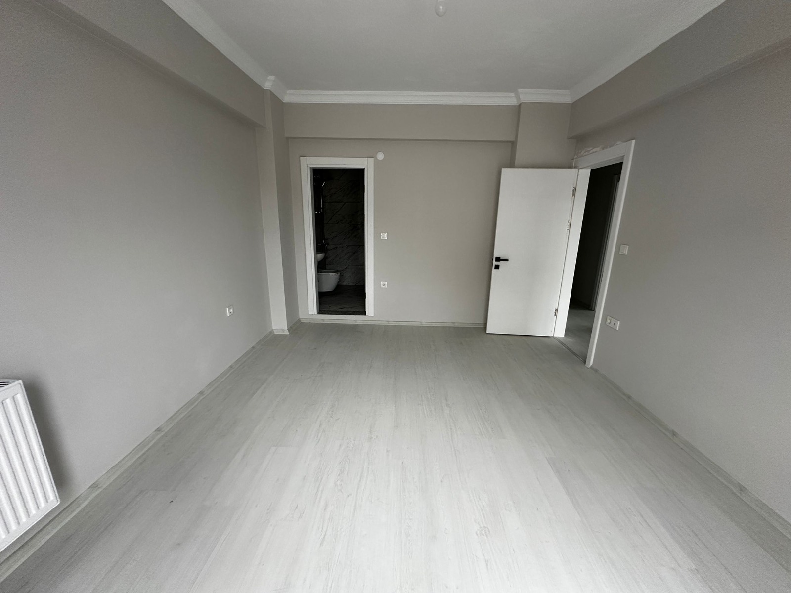 MABEL'DEN ADACIKTA SAHİL YOLU KENARINDA SATILIK SIFIR 3+1 DAİRE